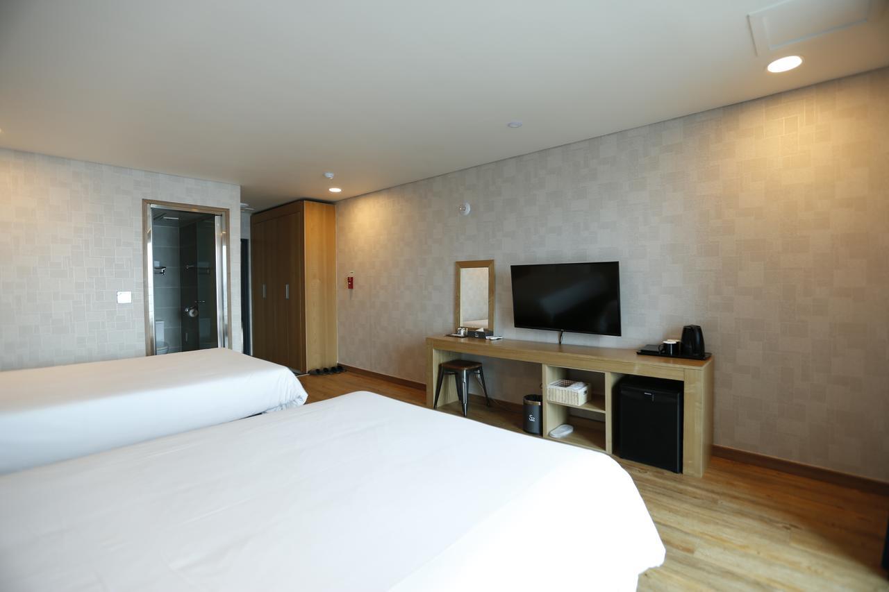 Hotel52 Seogwipo Exterior photo